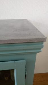 Brocante kastje met natuuurstenen topblad